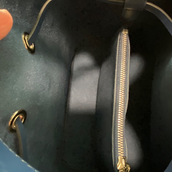 Authentic Louis Vuitton NeoNoe MM Epi Bucket Bag (M55935) - Picture 14 of 16